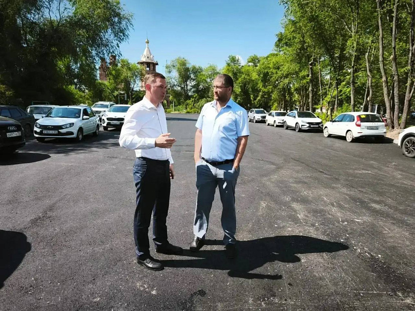 В Энгельсе у горпляжа обустроили бесплатную парковку